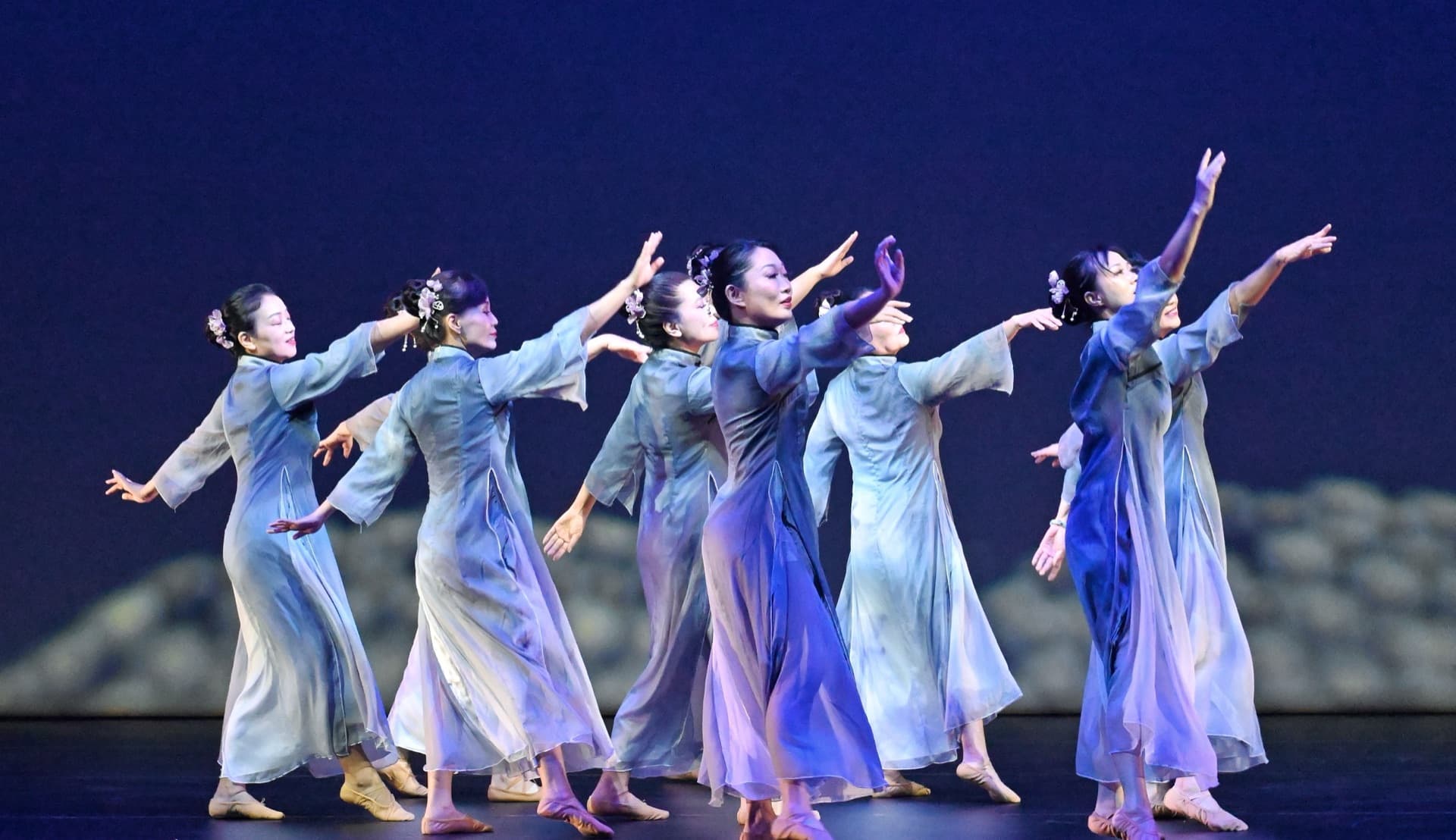 Adult dancers of different ages in class
